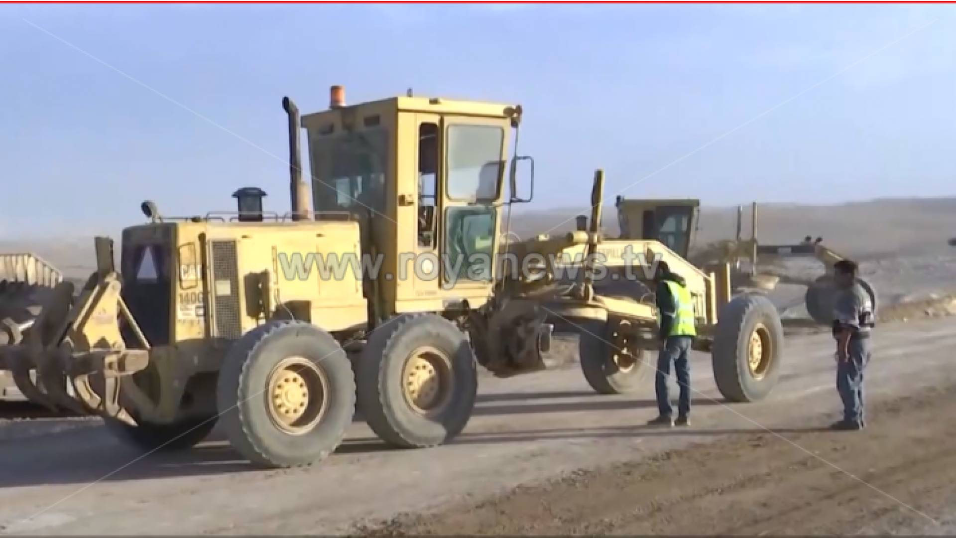 العمل في الطريق الصحراوي