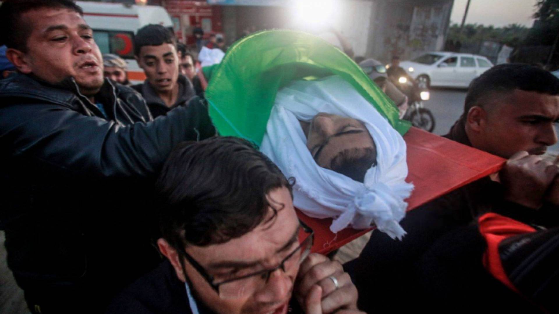 الفلسطينيون يشيعون الشهيد أبو شلوف في جباليا