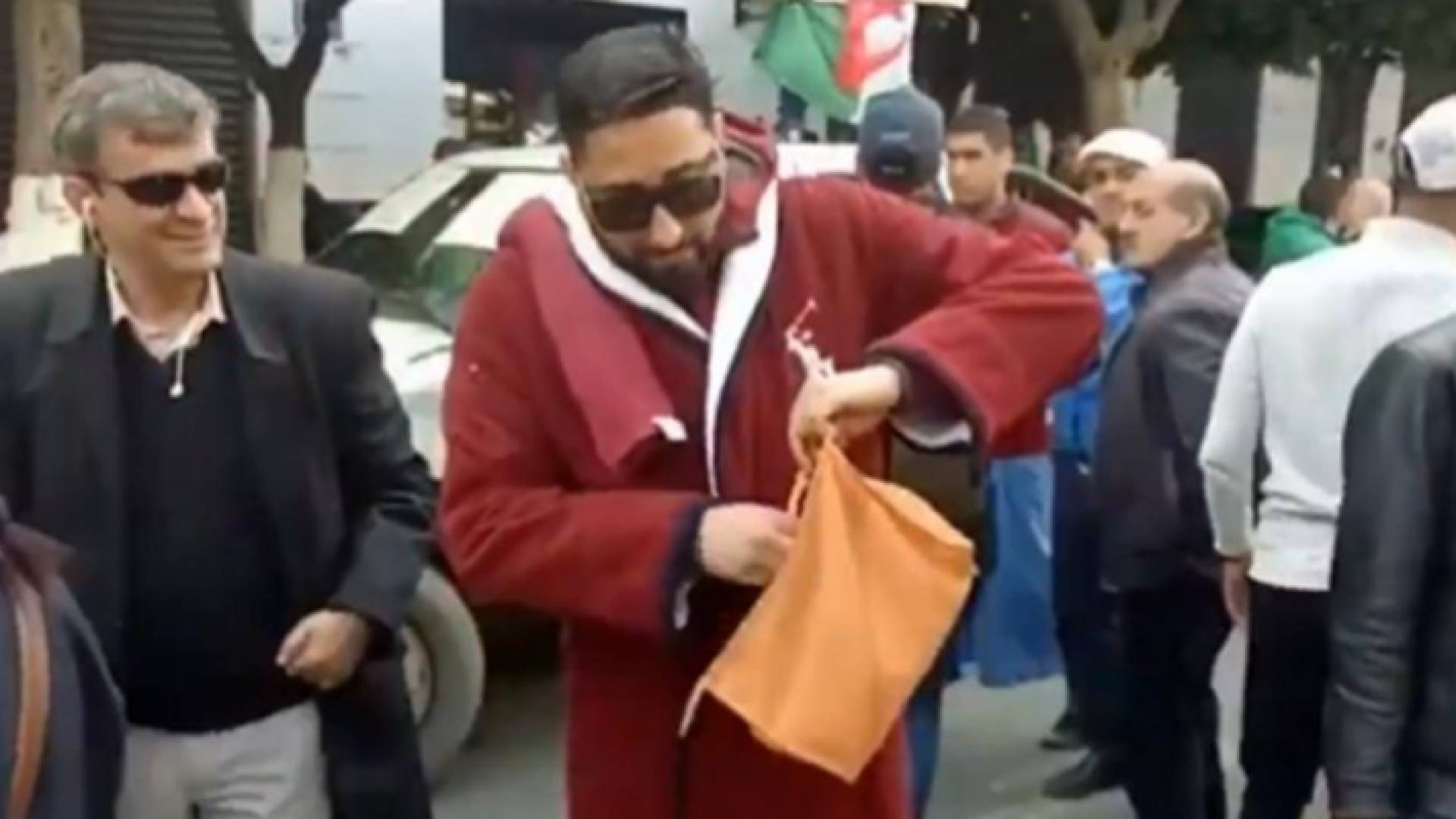 مواقع التواصل الاجتماعي نشرت مقاكغ فيديو وثقت مواقف طريفة من الحراك