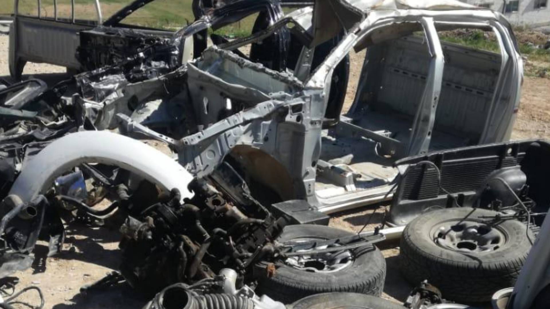 القبض على 3 أشخاص قاموا بسرقة ثلاث مركبات وتفكيك أجزائها في الموقر