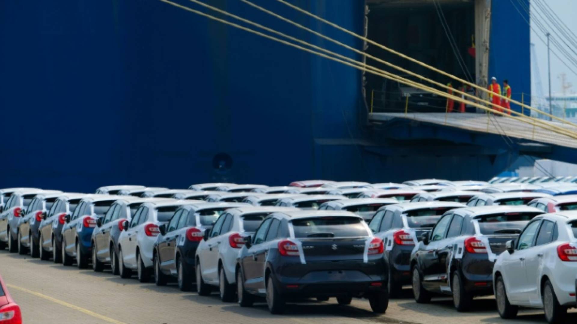 سيارات سوزوكي معدة للشحن في ميناء برميرهافن شمال ألمانيا