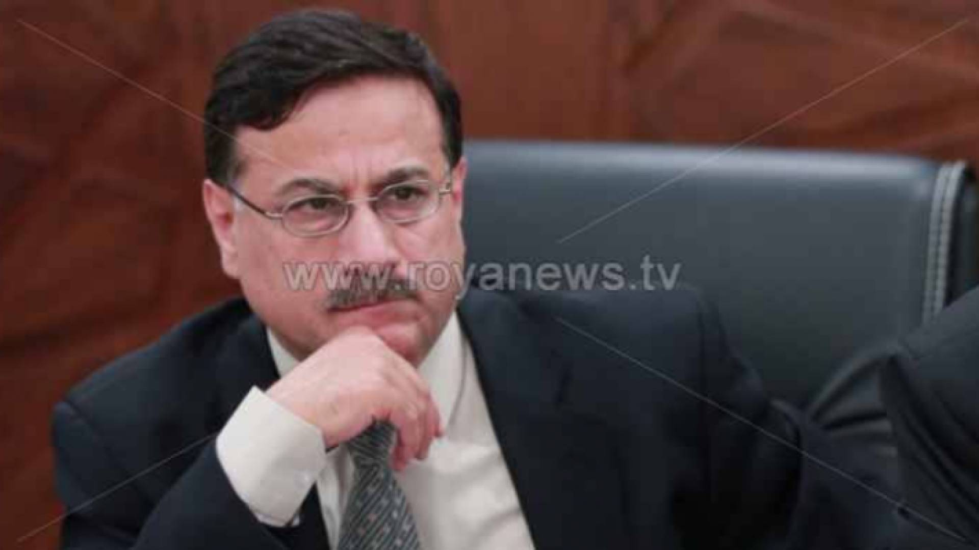 وزير المالية الدكتور عزالدين كناكرية - أرشيفية