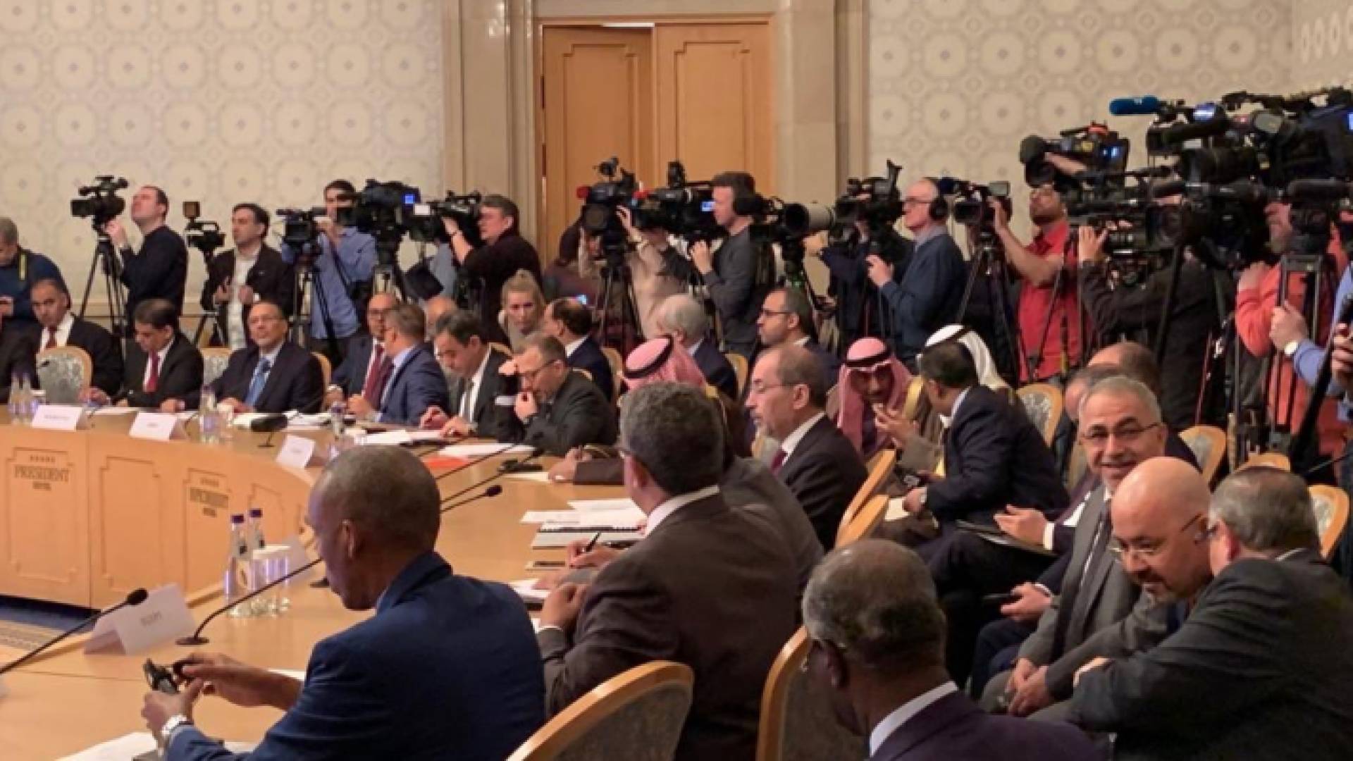 من اللقاء