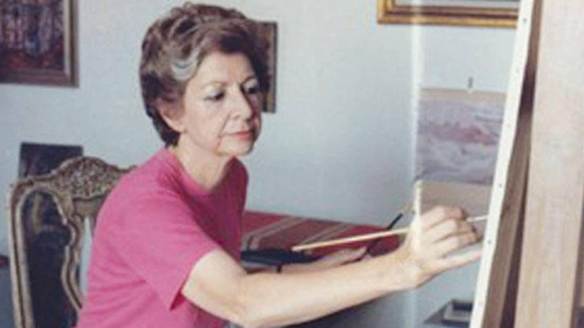 انجي افلاطون