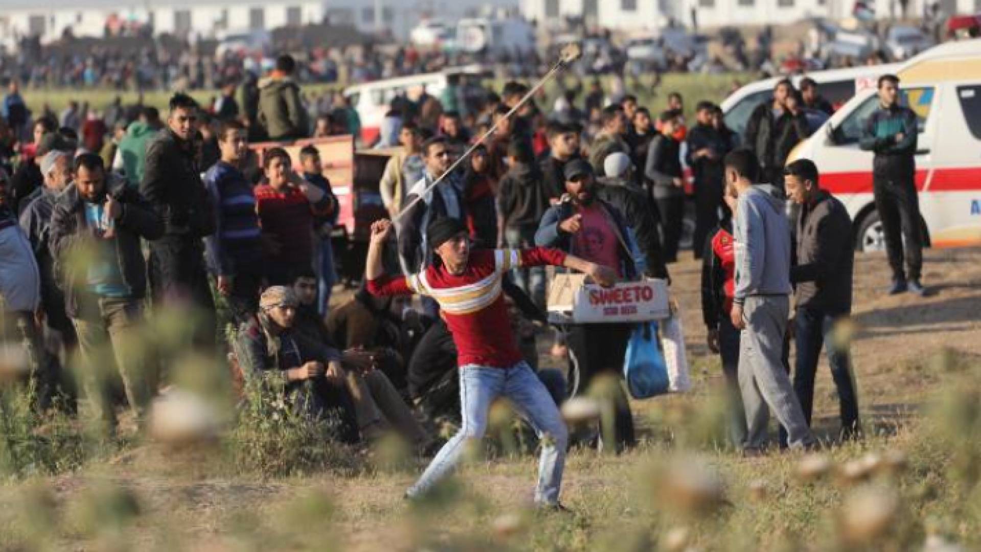 42 إصابة باعتداء الاحتلال على المشاركين بجمعة "يوم الأسير" بغزة