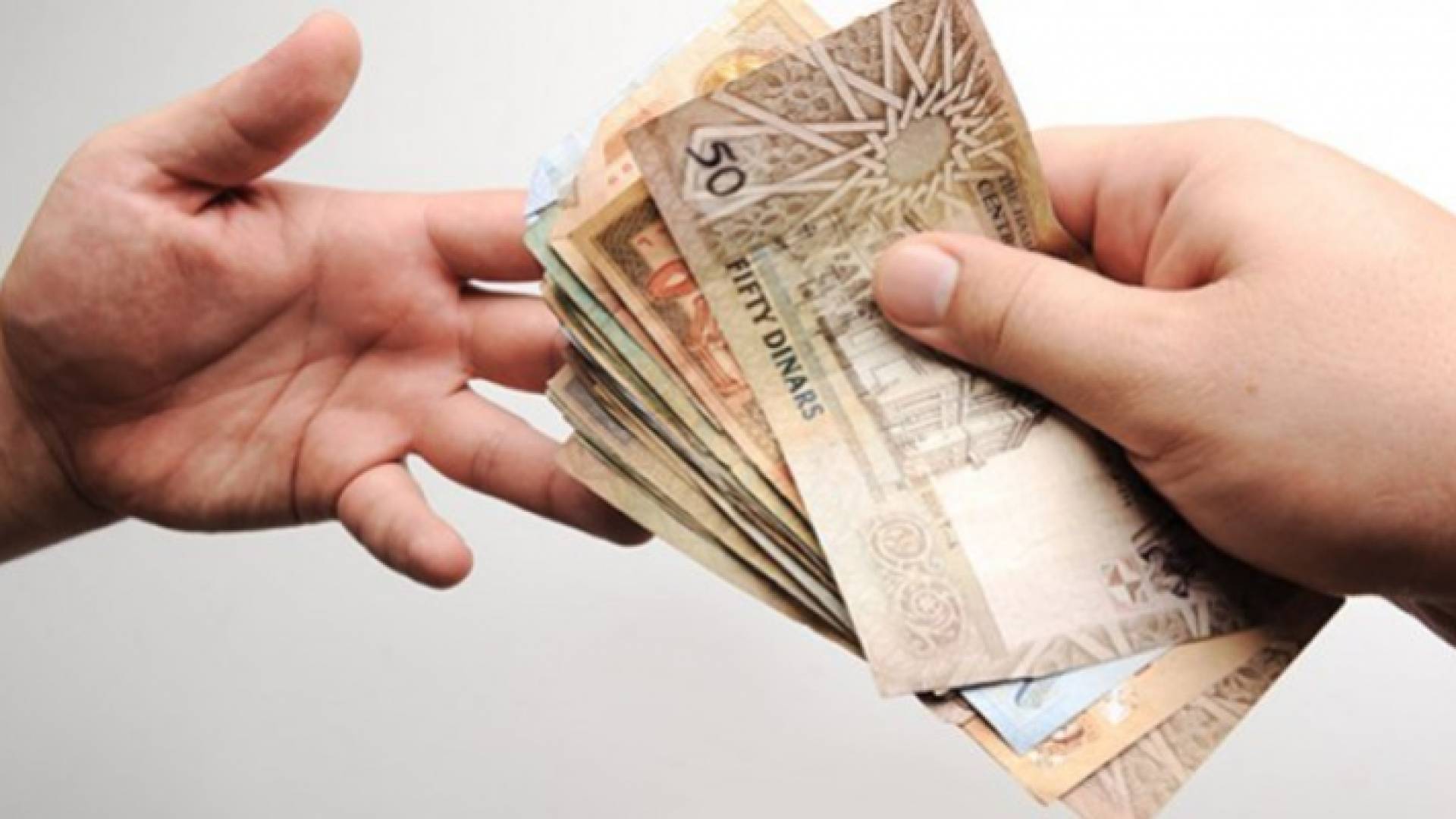 صرف مستحقات دعم الخبز لمتقاعدي الضمان الأحد