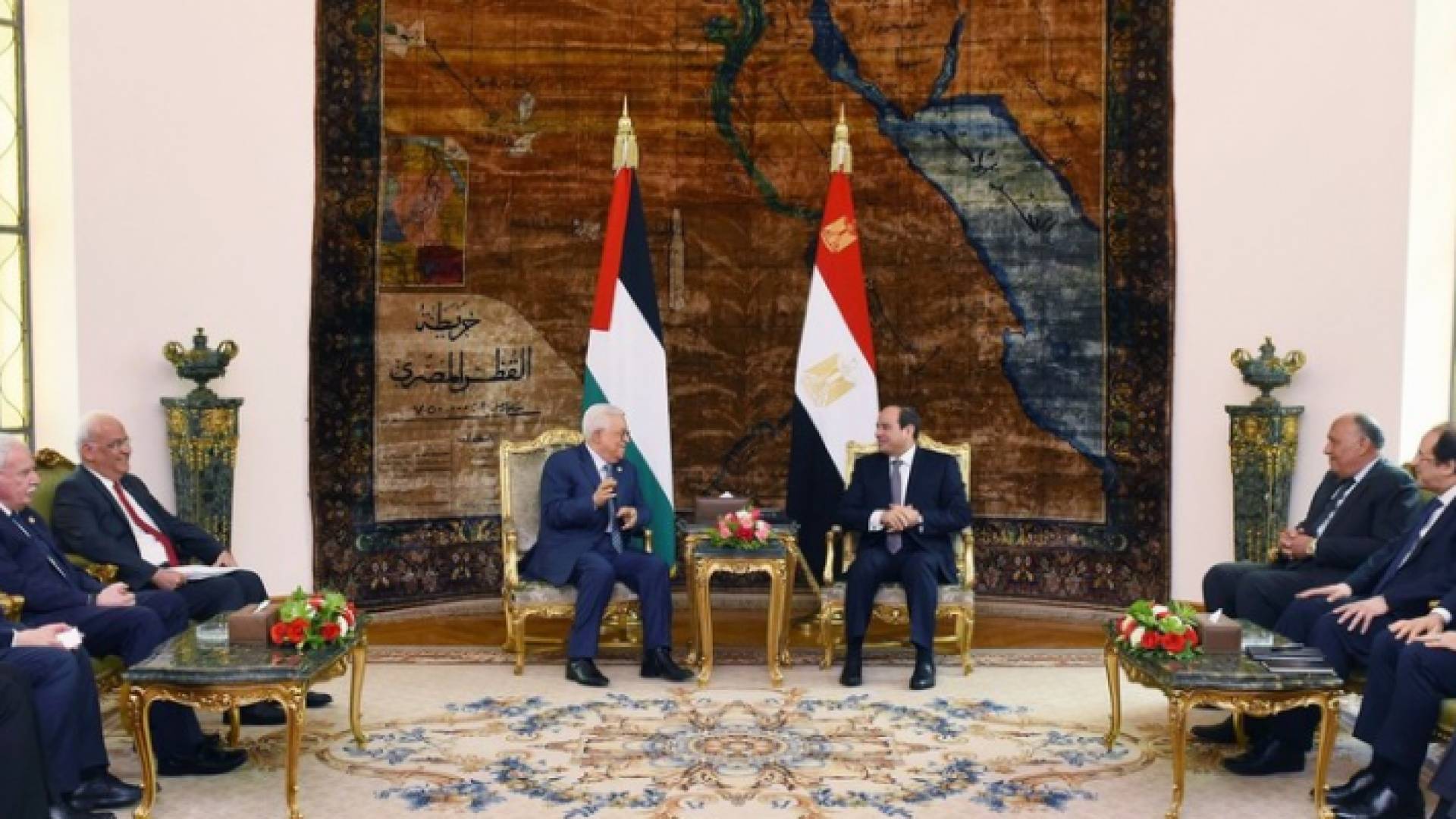 الرئيس المصري عبد الفتاح السيسي خلال لقاء عقده في القاهرة مع نظيره الفلسطيني محمود عباس