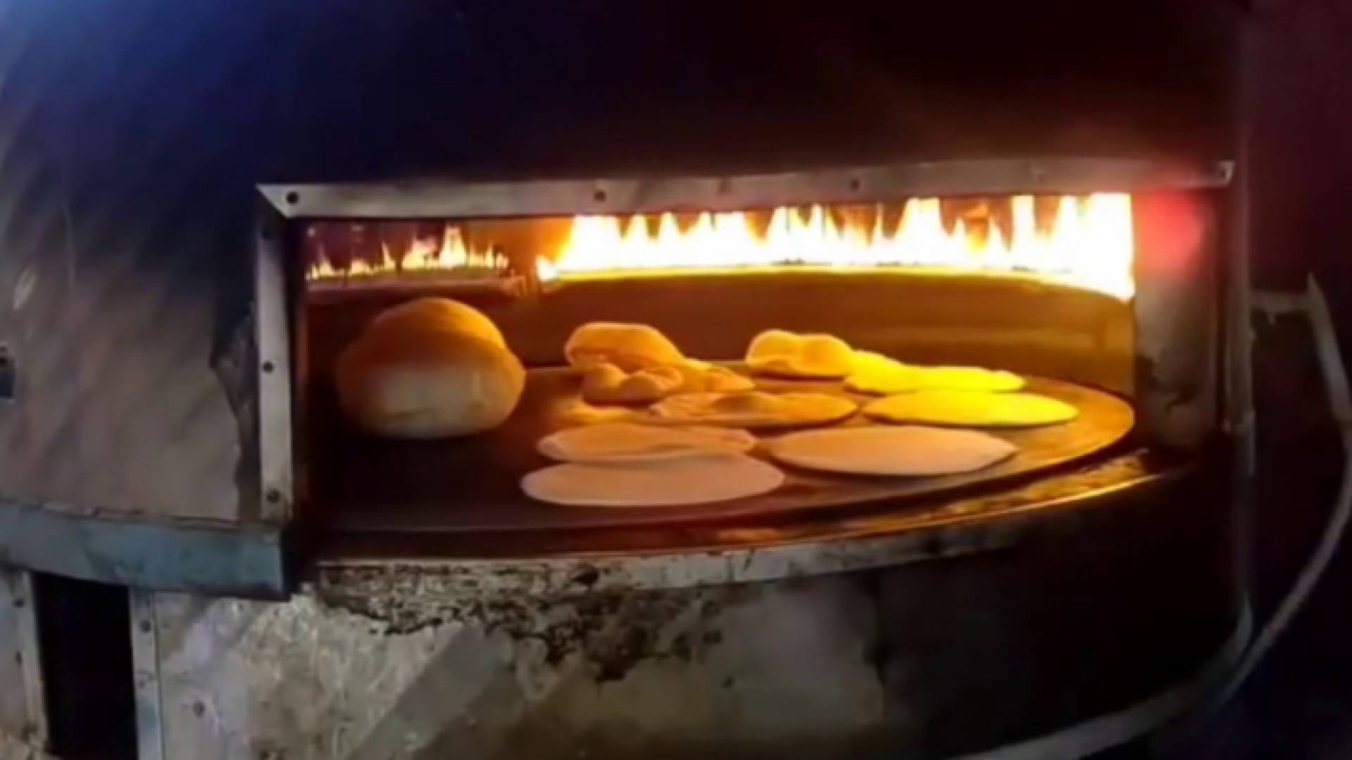 المخابز التي تقوم ببيع الخبز العربي والمناقيش لا تتوفر فيها أحيانا كبعض شروط الصحة