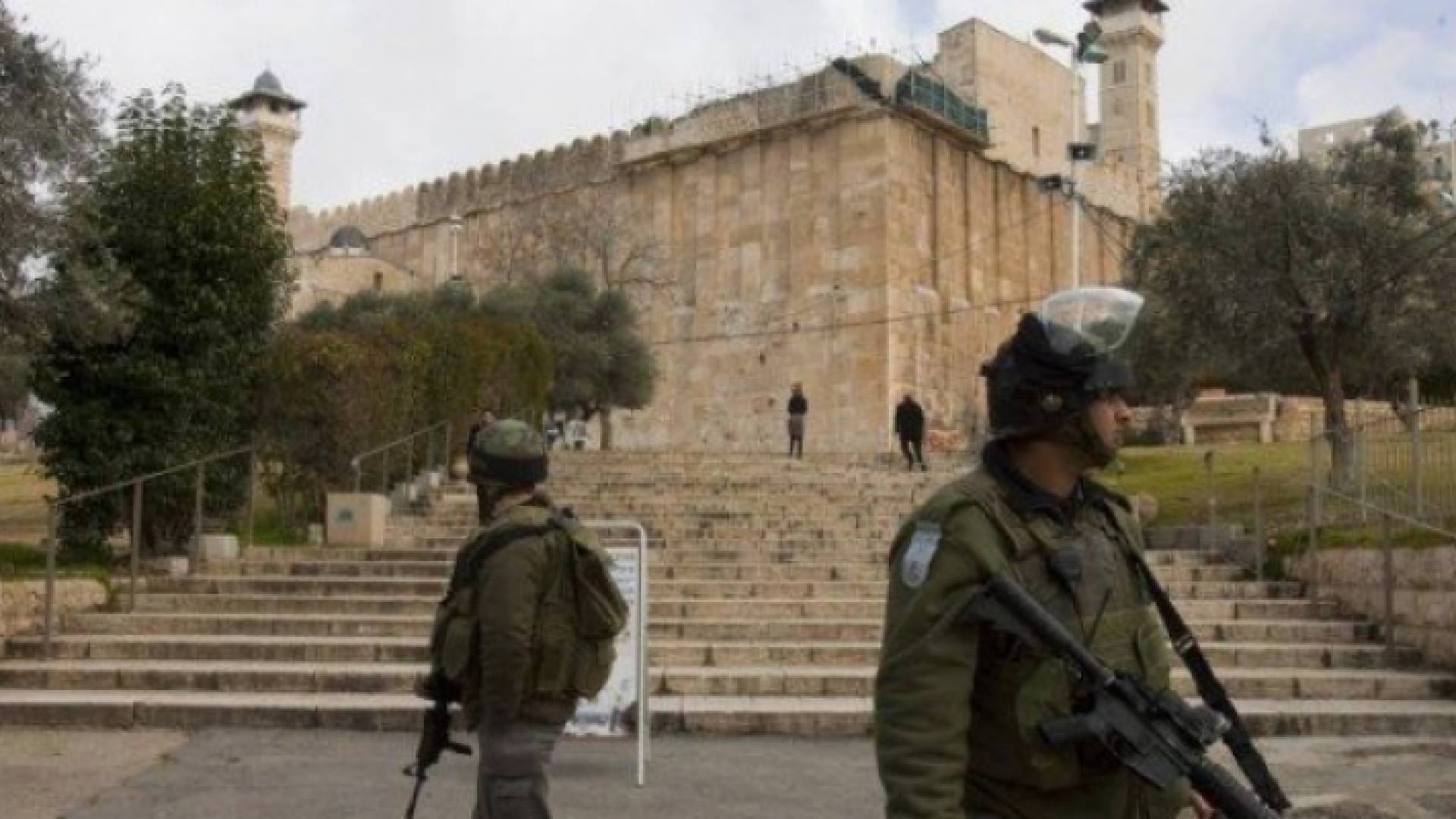 يعتبرر الاغلاق تعد سافر على حرمة الحرم،