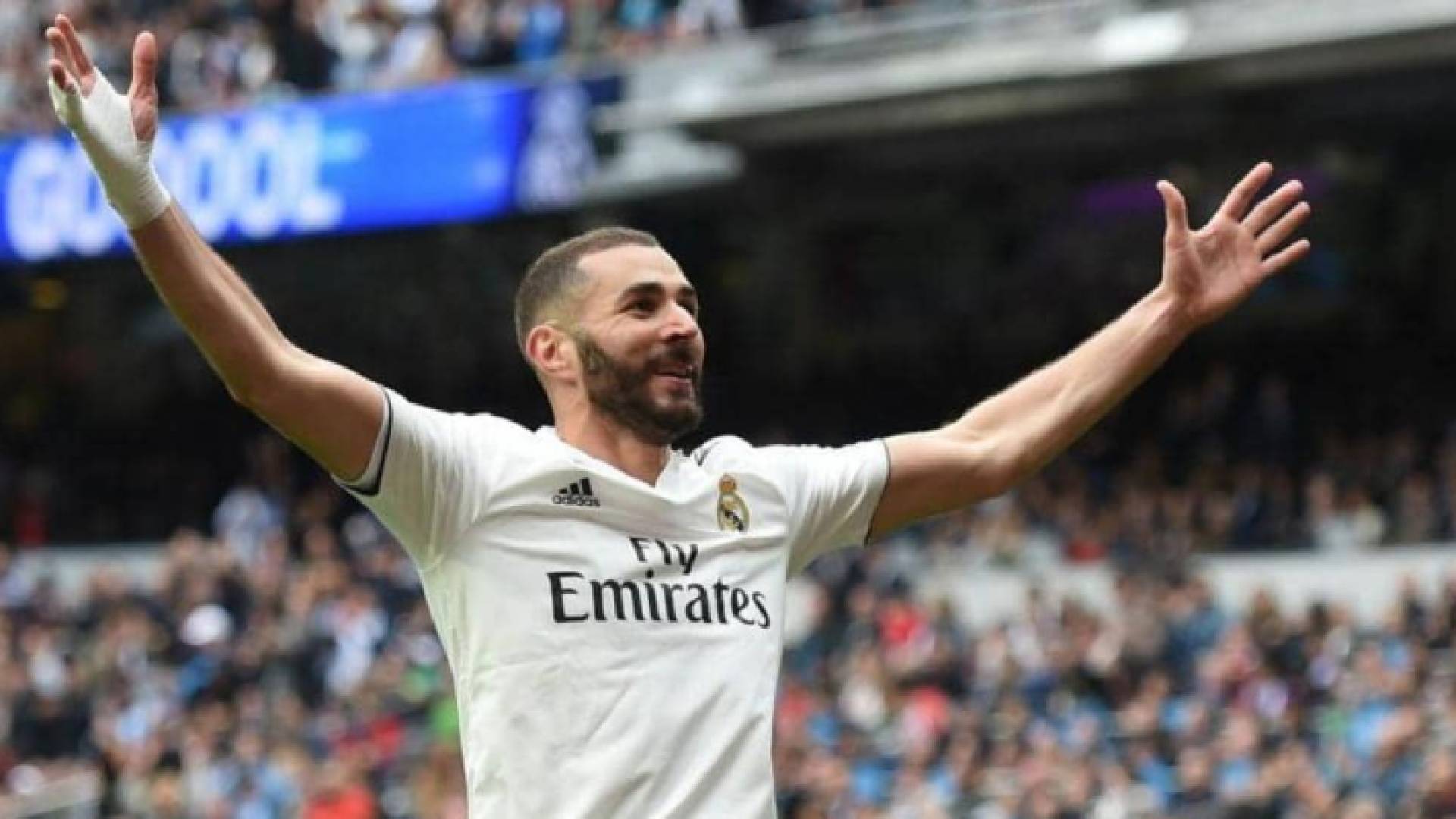 بنزيما أحرز 8 أهداف متتالية لفريقه دون مقاطعة من أي لاعب آخر