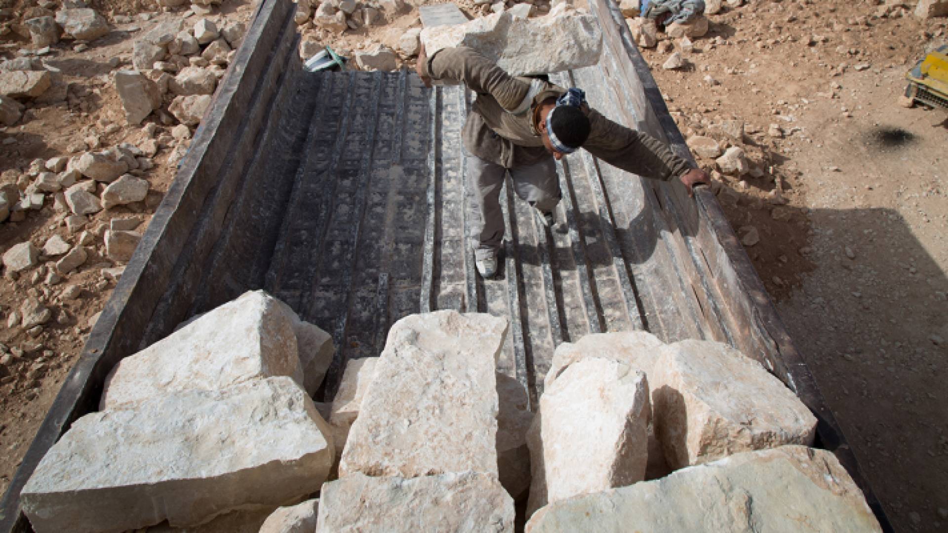 الحملة شملت توعية 84 سائقا شاحنة من الذين يقومون بتحميل ونقل المواد الحجرية