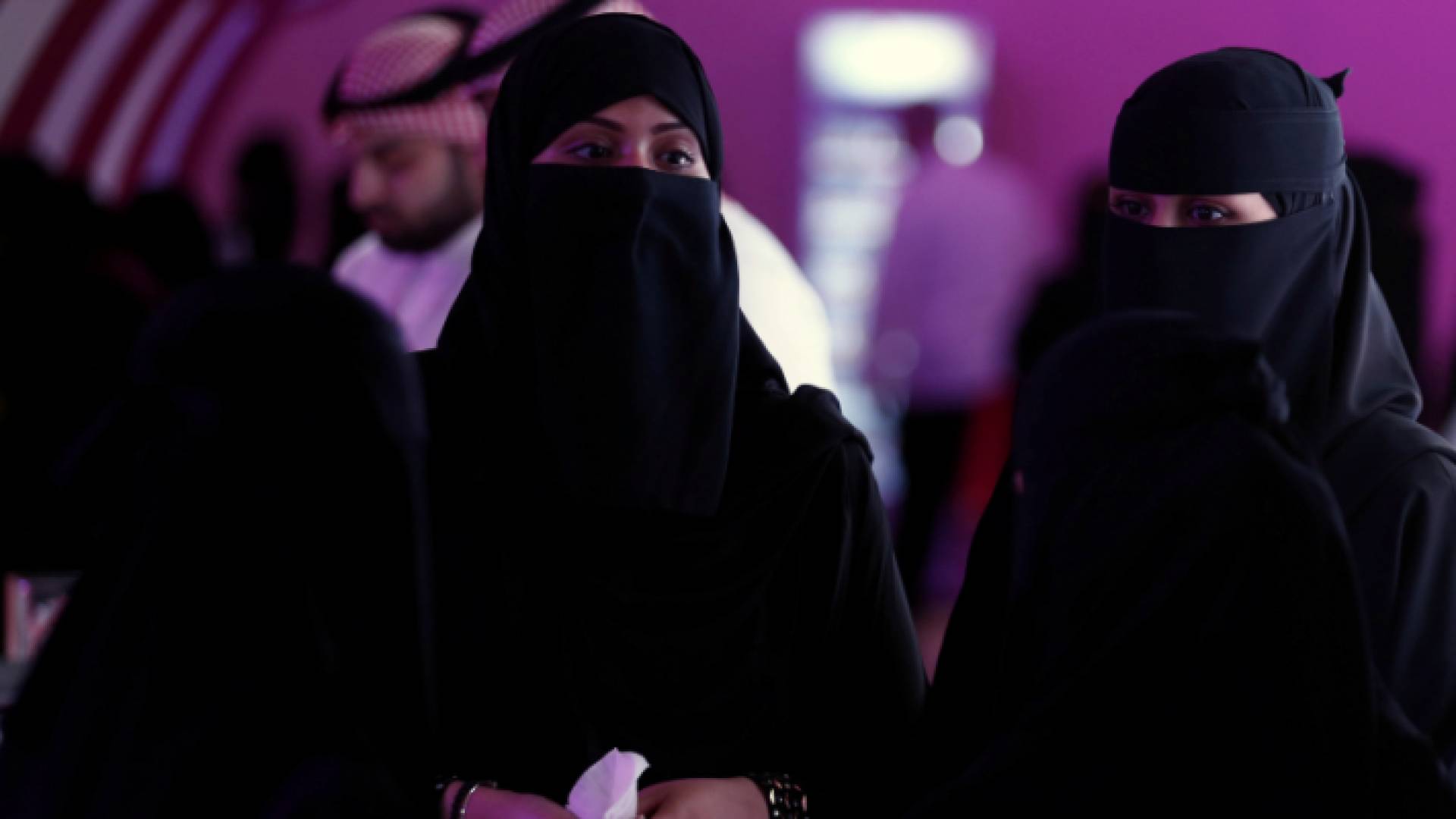 شقيقتان سعوديتان هاربتان من المملكة العربية السعودية