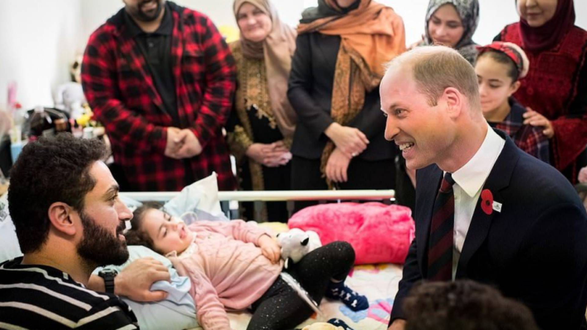 الامير وليام يزور الطفلة الاردنية لين الساطي