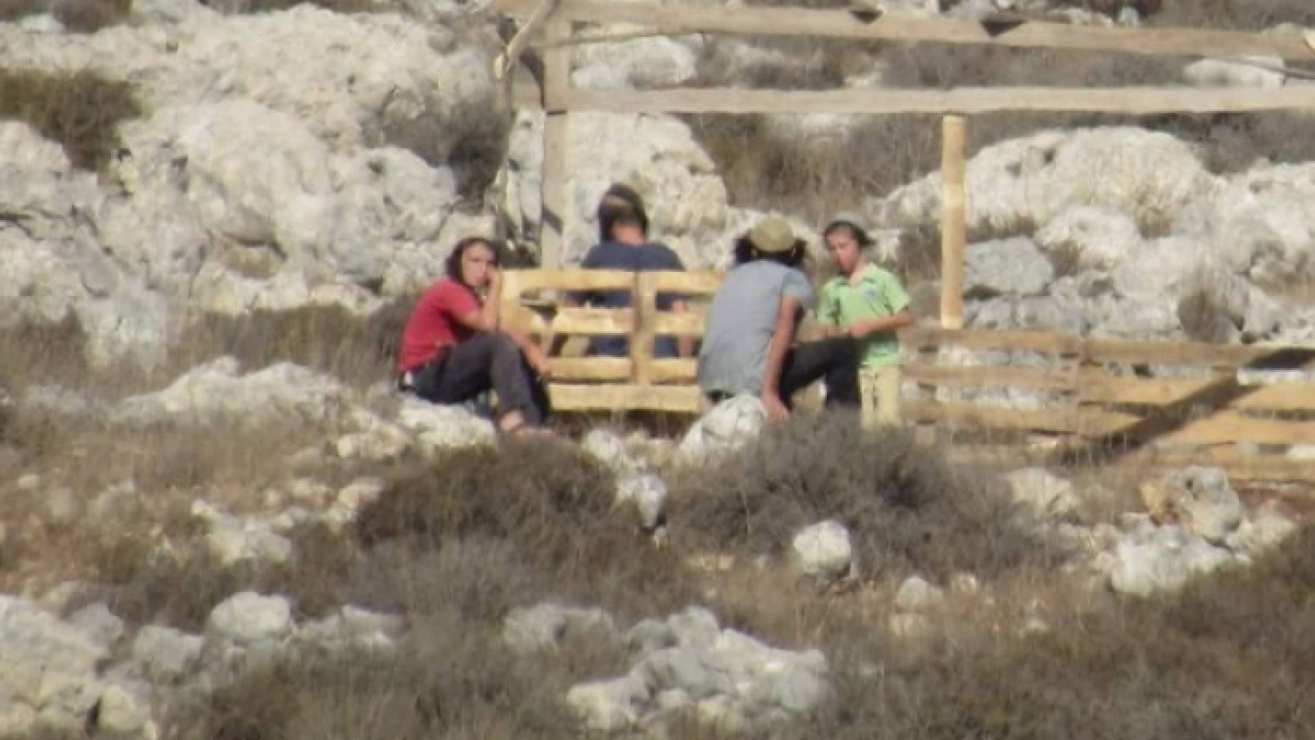 إصابة 3 فلسطينيين إثر اعتداء المستوطنين عليهم غرب رام الله