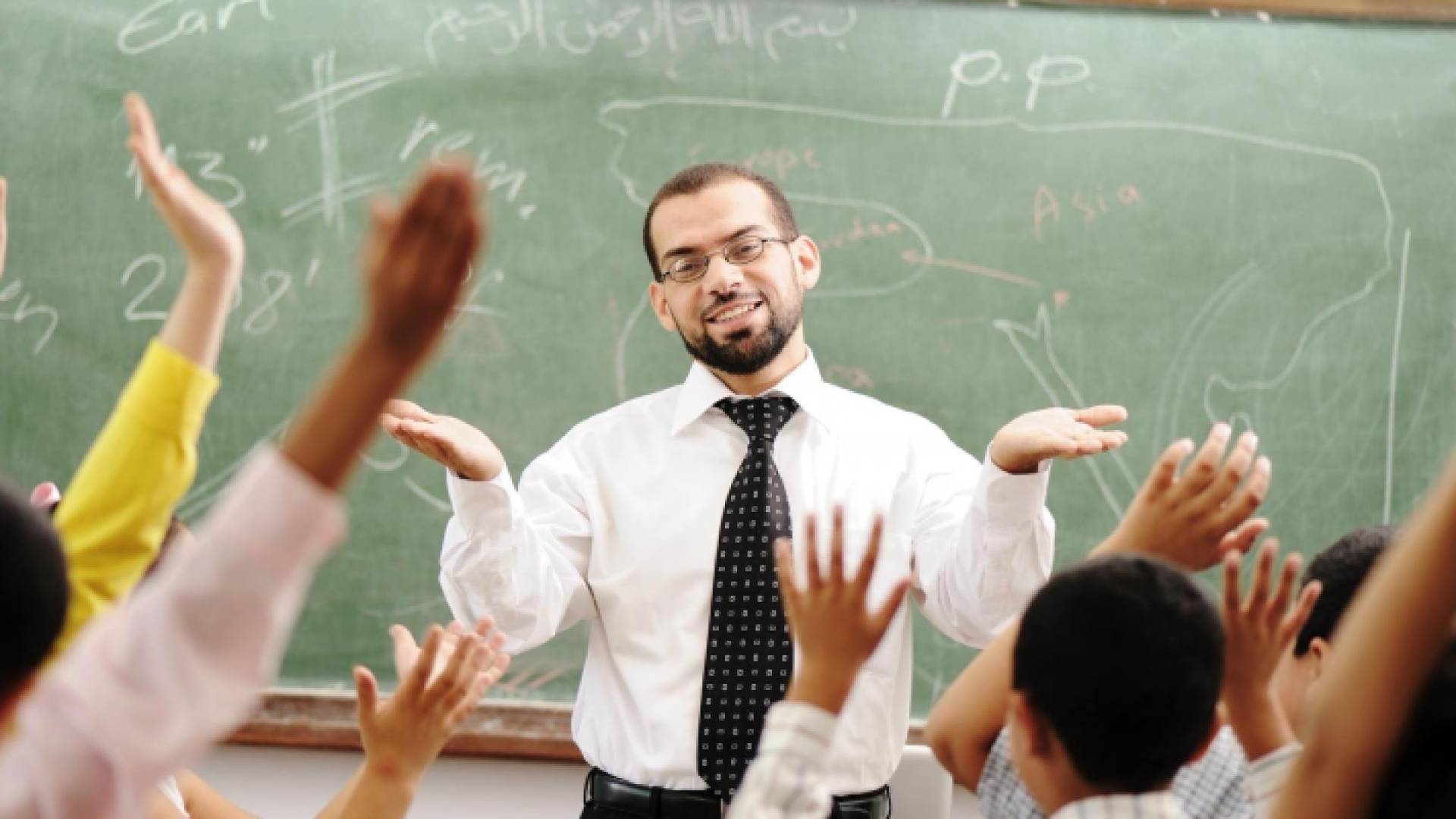 إلى متى سيبقى المعلم تحت رحمة المدارس الخاصة