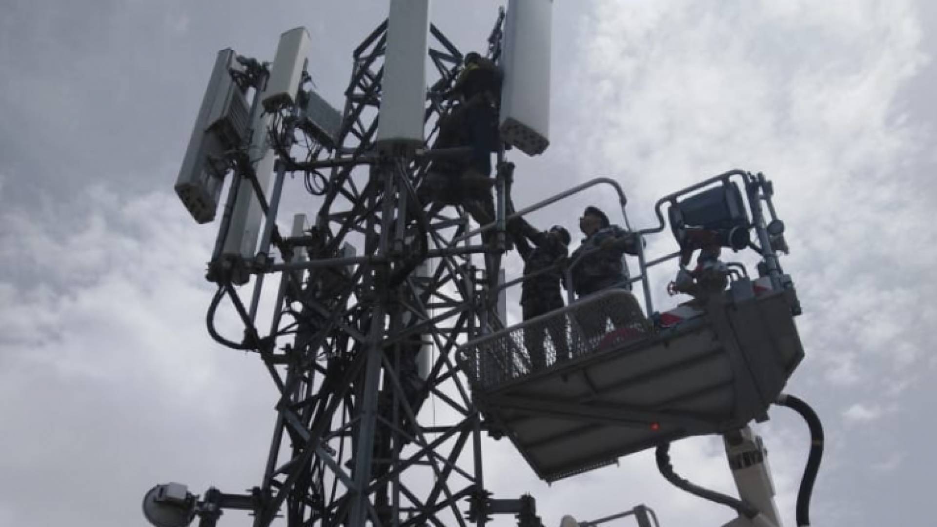 تم نقله إلى المستشفى للاطمئنان على حالته الصحية.