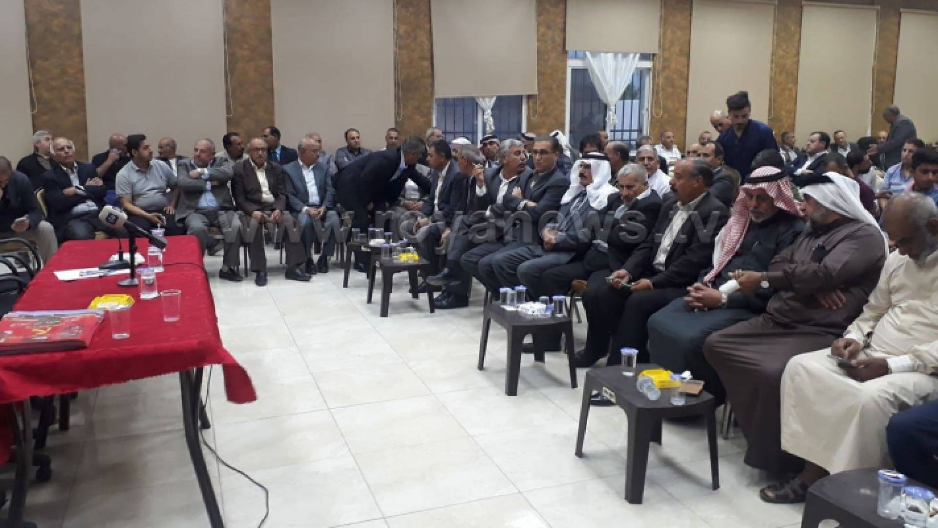 اجتماع حاشد في الكرك لبحث تداعيات تكريم رئيس البلدية لسياح صهاينة