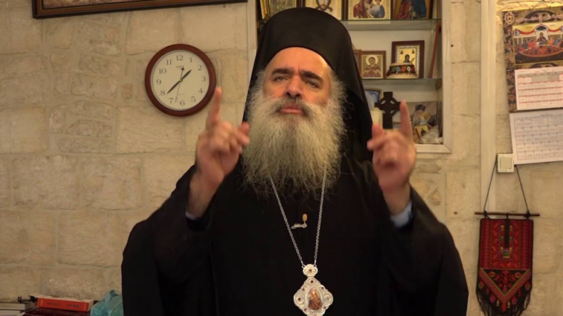 المطران دعا إلى التصدي لهجوم الاحتلال على المناهج الفلسطينية