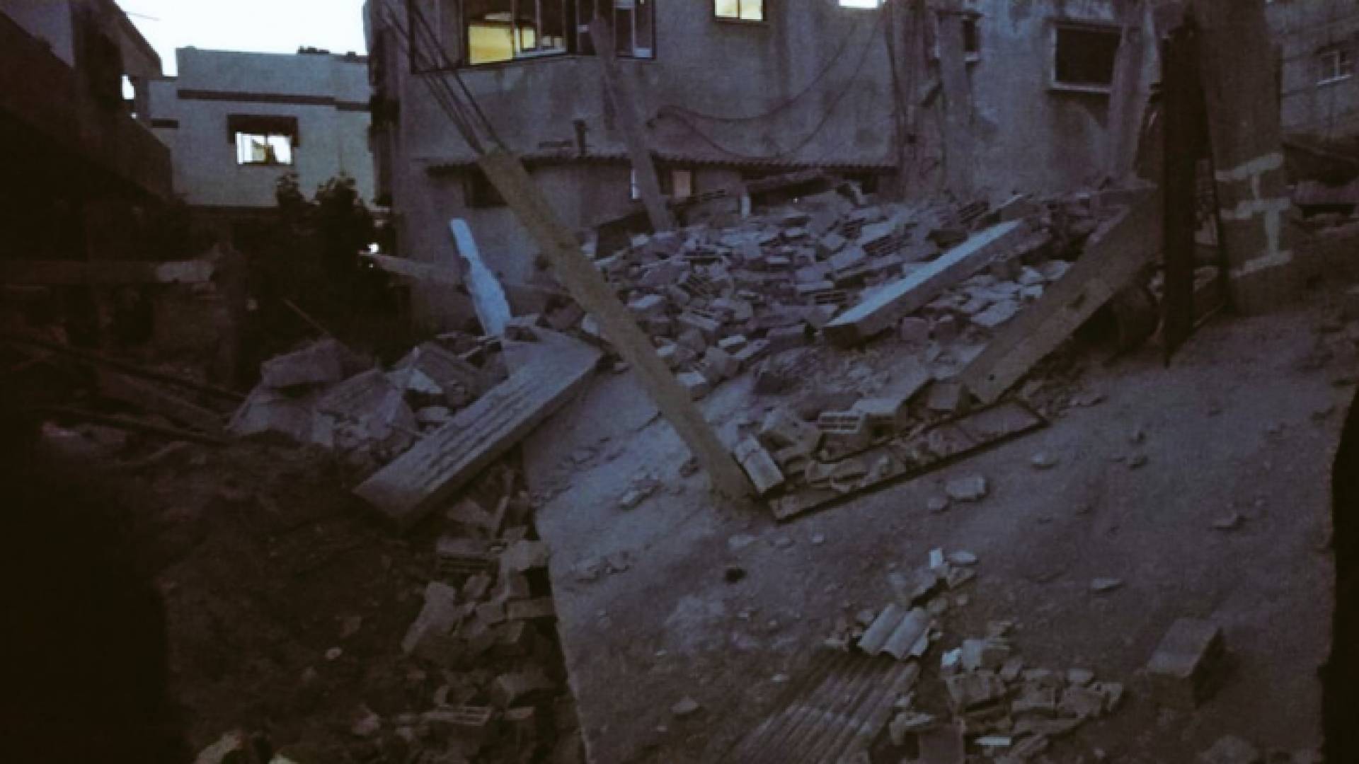 آثار الدمار التي خلفها قصف الاحتلال