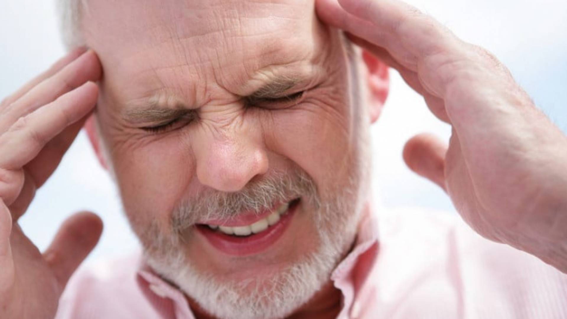 تعبيرية عن الصداع