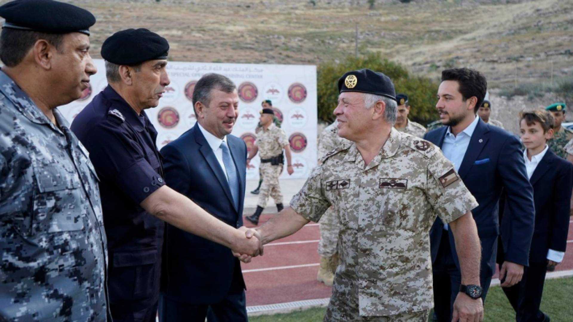 الملك يحضر مأدبة إفطار القوات المسلحة