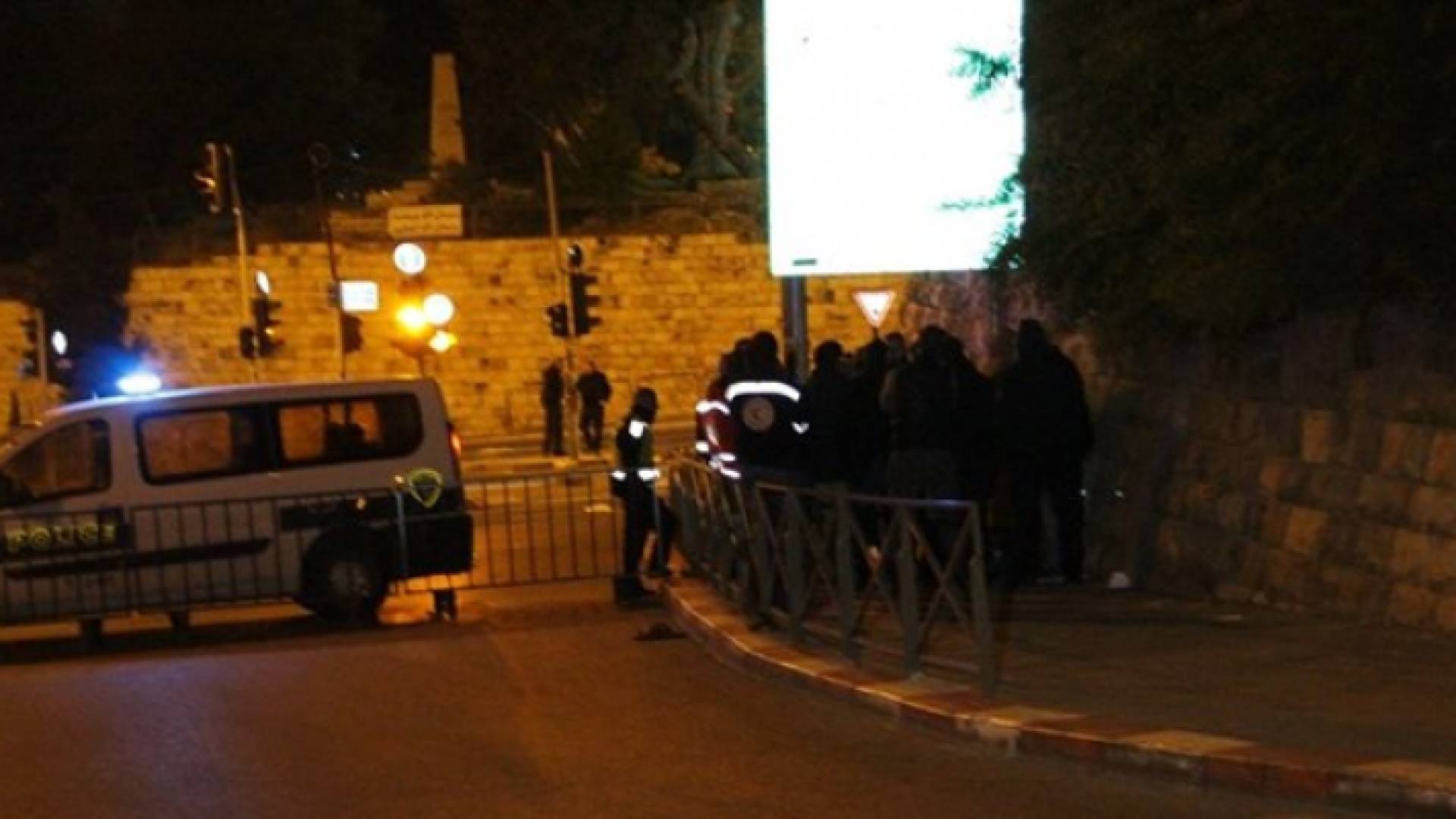 قوات الاحتلال تعتدي على المصلين في منطقة باب الاسباط وباب العمود