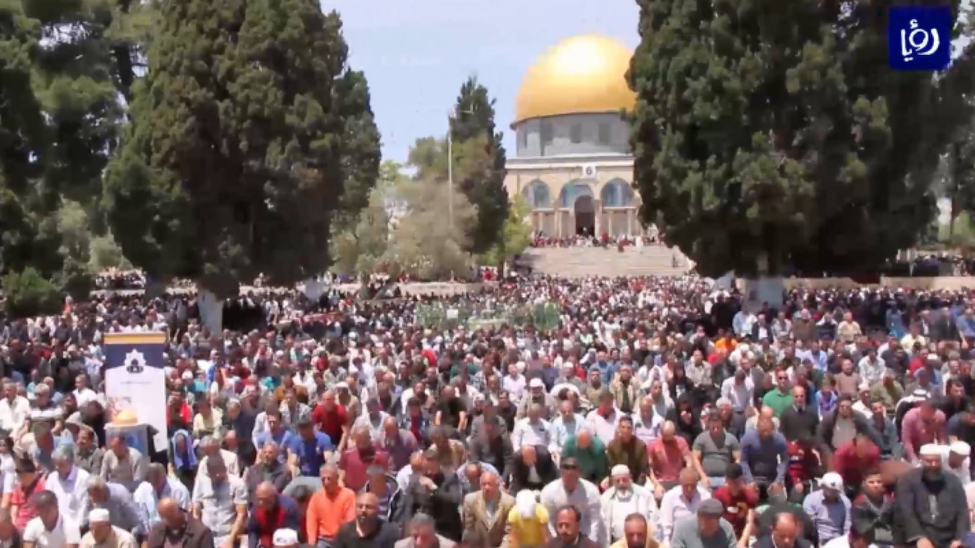 ما يقارب 200 ألف مصل أدوا صلاة الجمعة في المسجد الأقصى المبارك