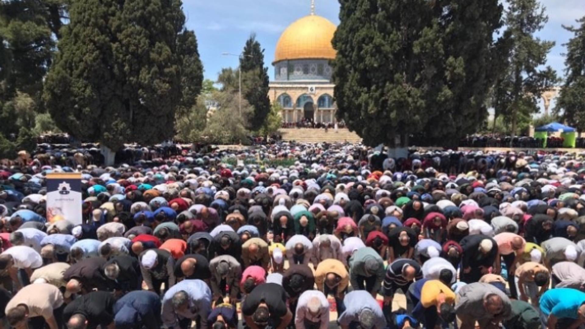 جانب من أداء صلاة الجمعة الأولى لرمضان في الحرم القدسي