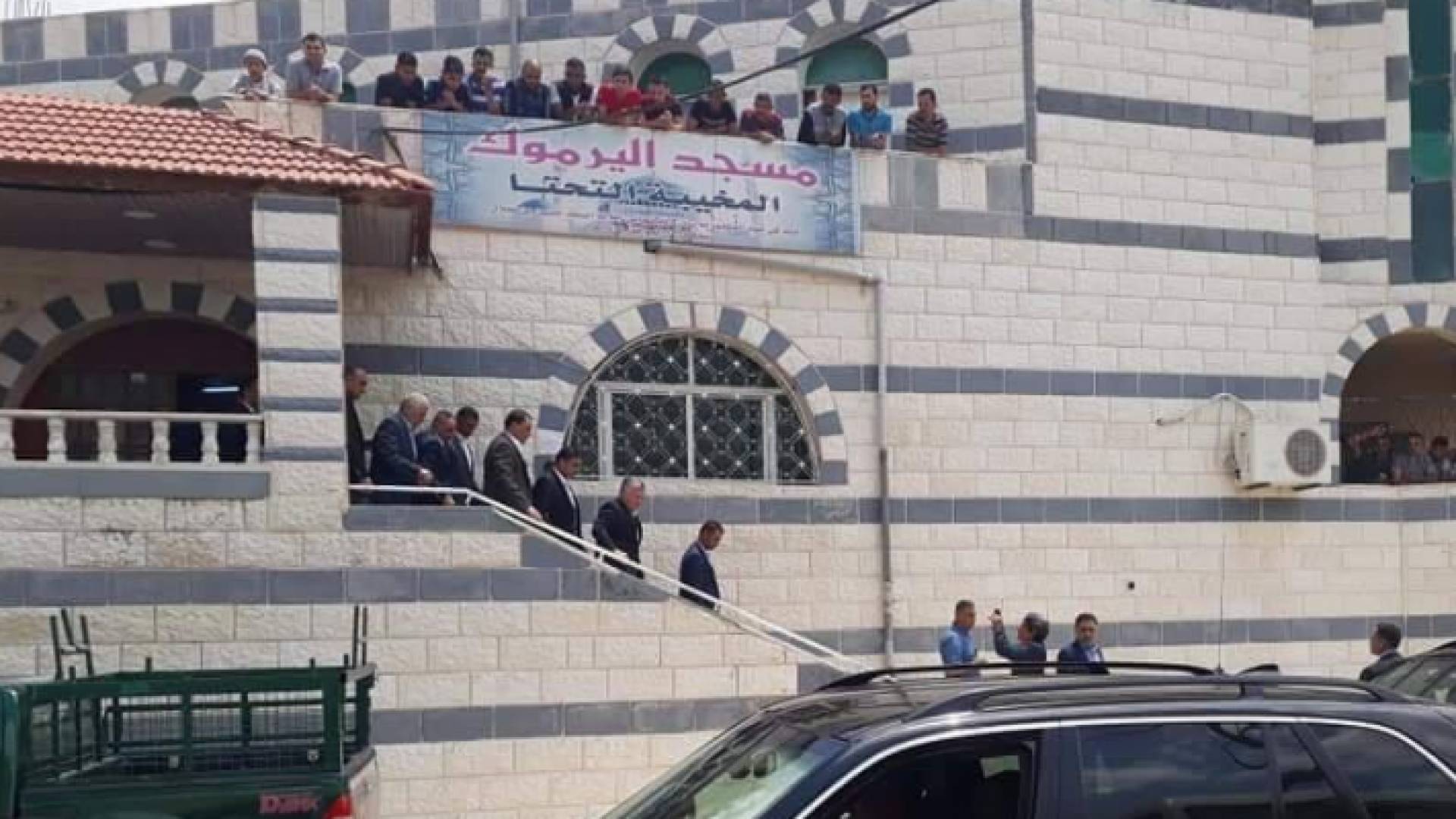 الملك يؤدي صلاة الجمعة الأولى لرمضان ببلدة المخيبة في إربد