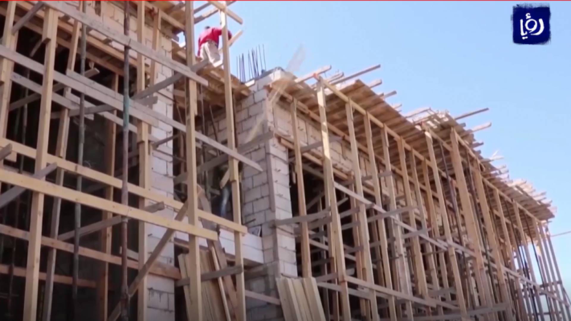 تعرض العمال لأشعة الشمس قد يتسبب لهم بفقدان الوعي