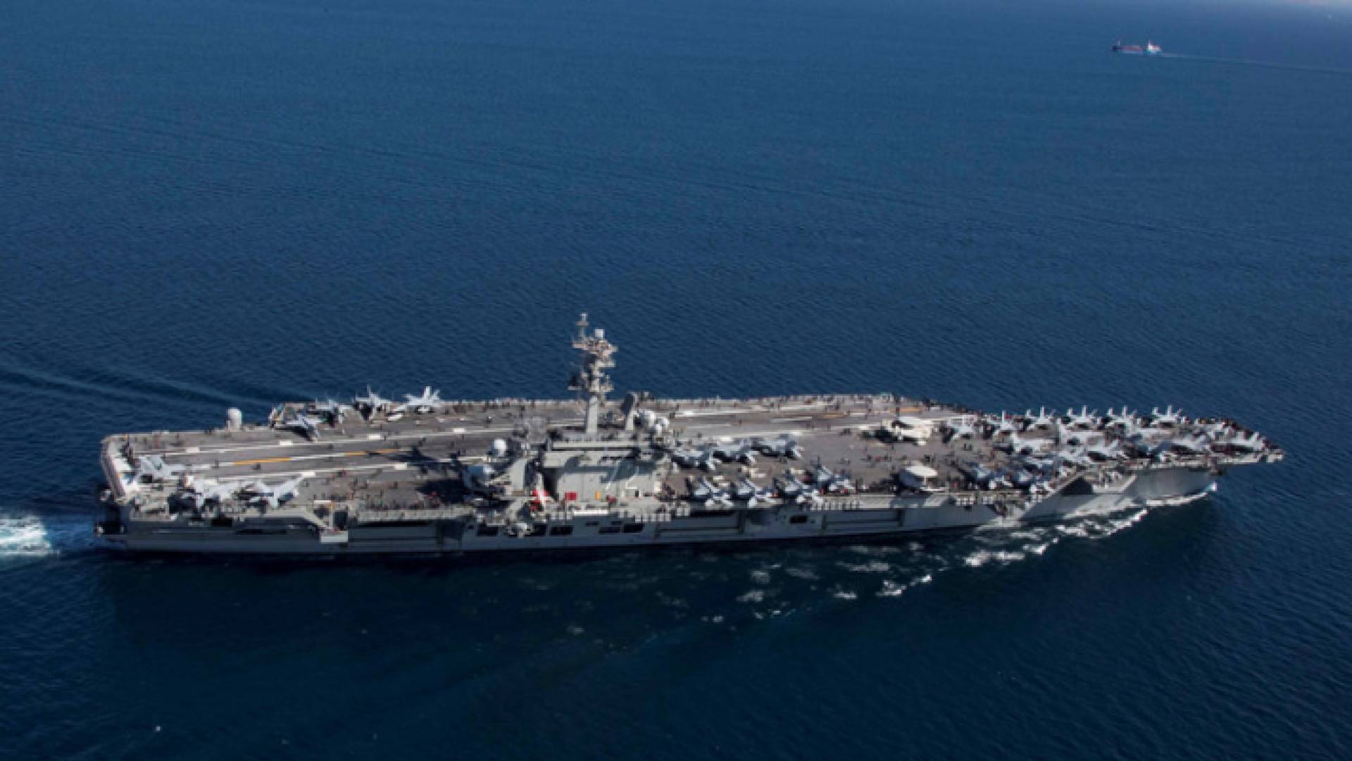 حاملة الطائرات الأمريكية "Abraham Lincoln" في طريقها إلى الخليج