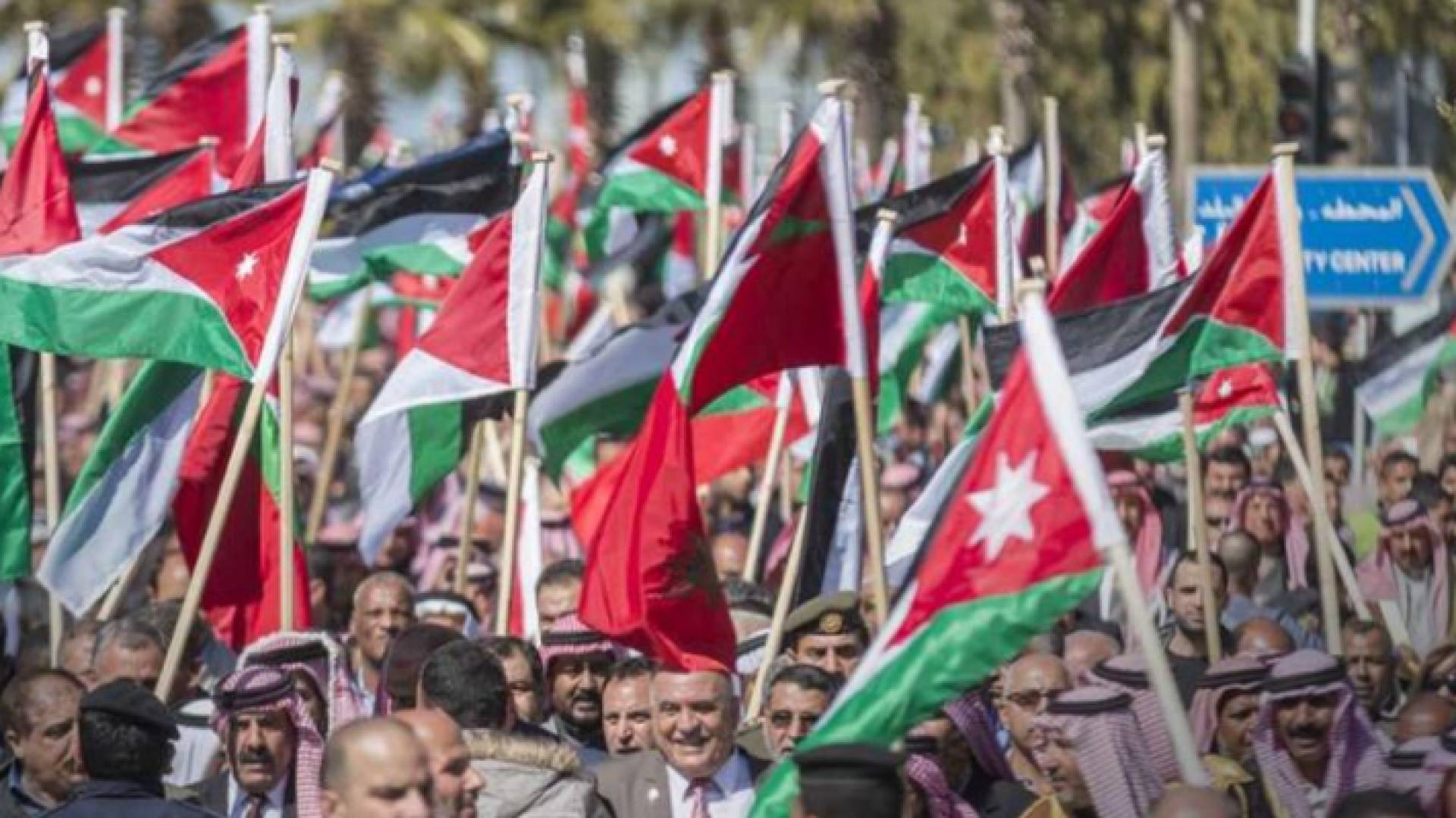 مسيرات شعبية وفعاليات احتفاء بعيد الاستقلال
