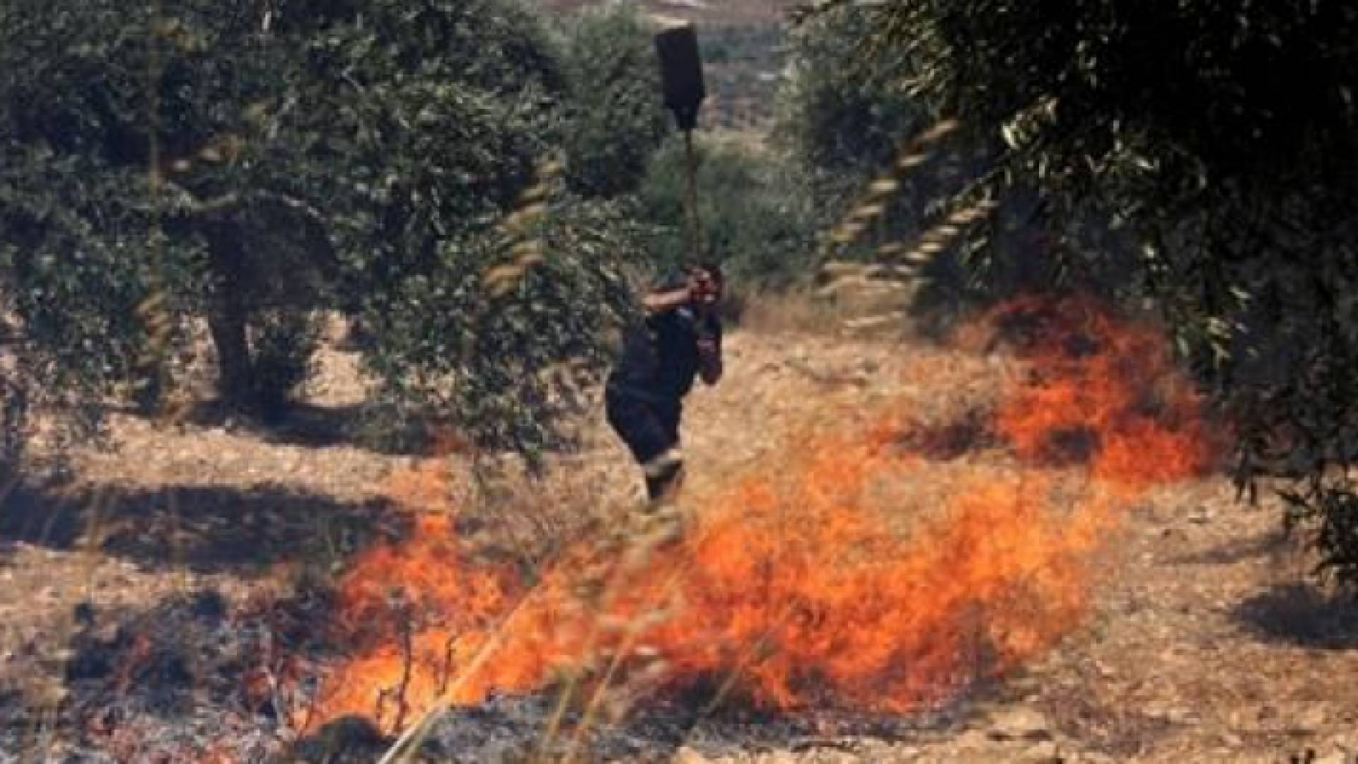 اخماد حريق - ارشيفية