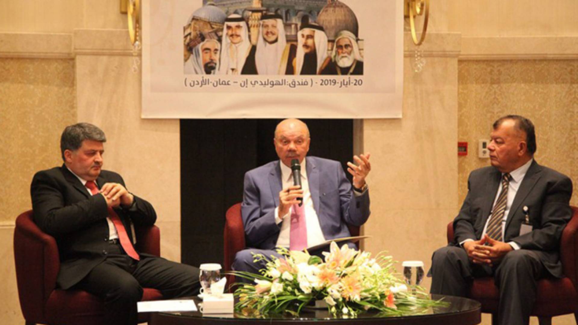 الفايز خلال رعايته اطلاق وثيقة العون (العهد والوفاء)