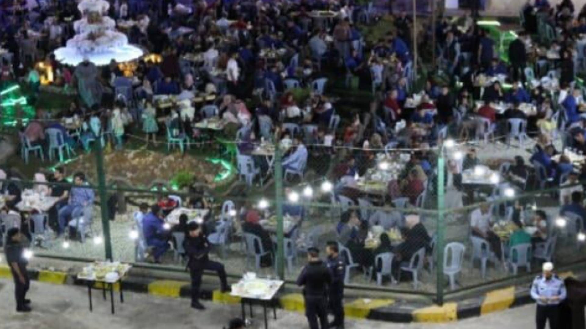 السجناء مع ذويهم