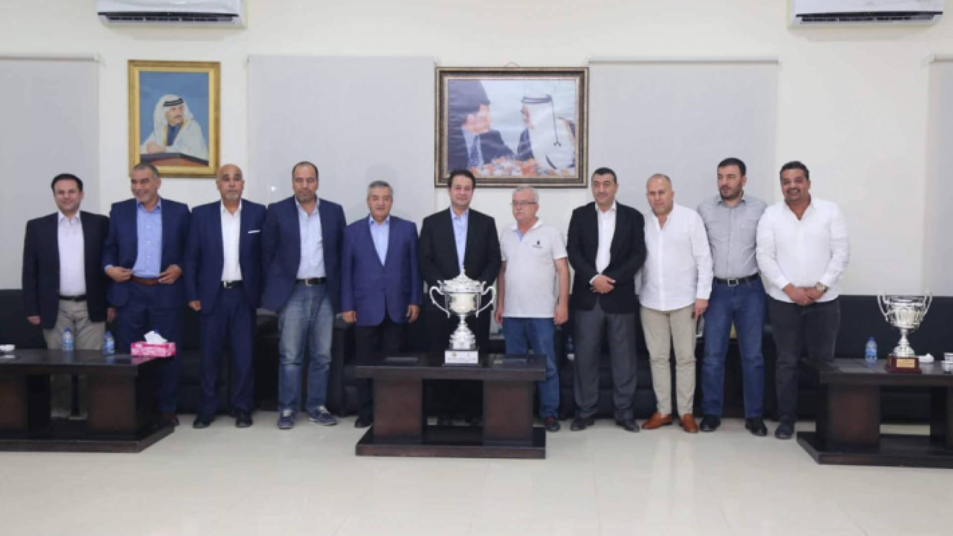 وزير الشباب خلال زيارته لنادي الفيصلي