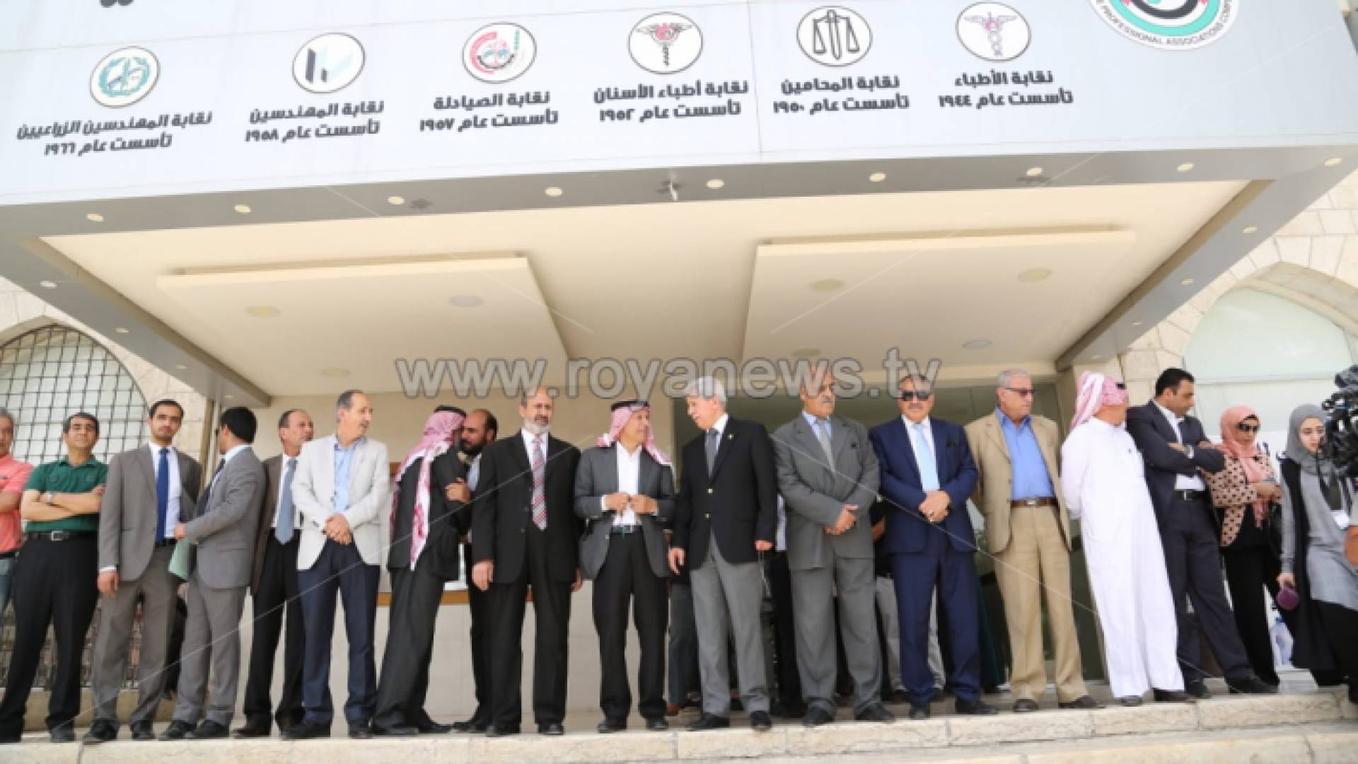 من الاعتصام