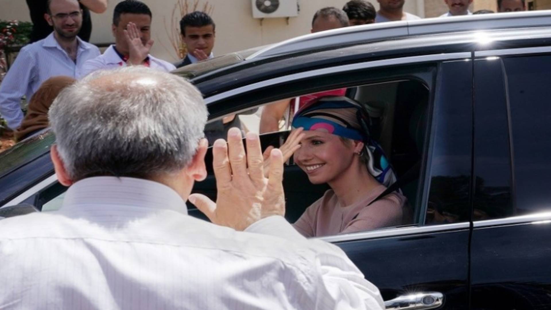 أسماء الأسد أوصت المركز بالجرحى فهم امانة بين ايدينا