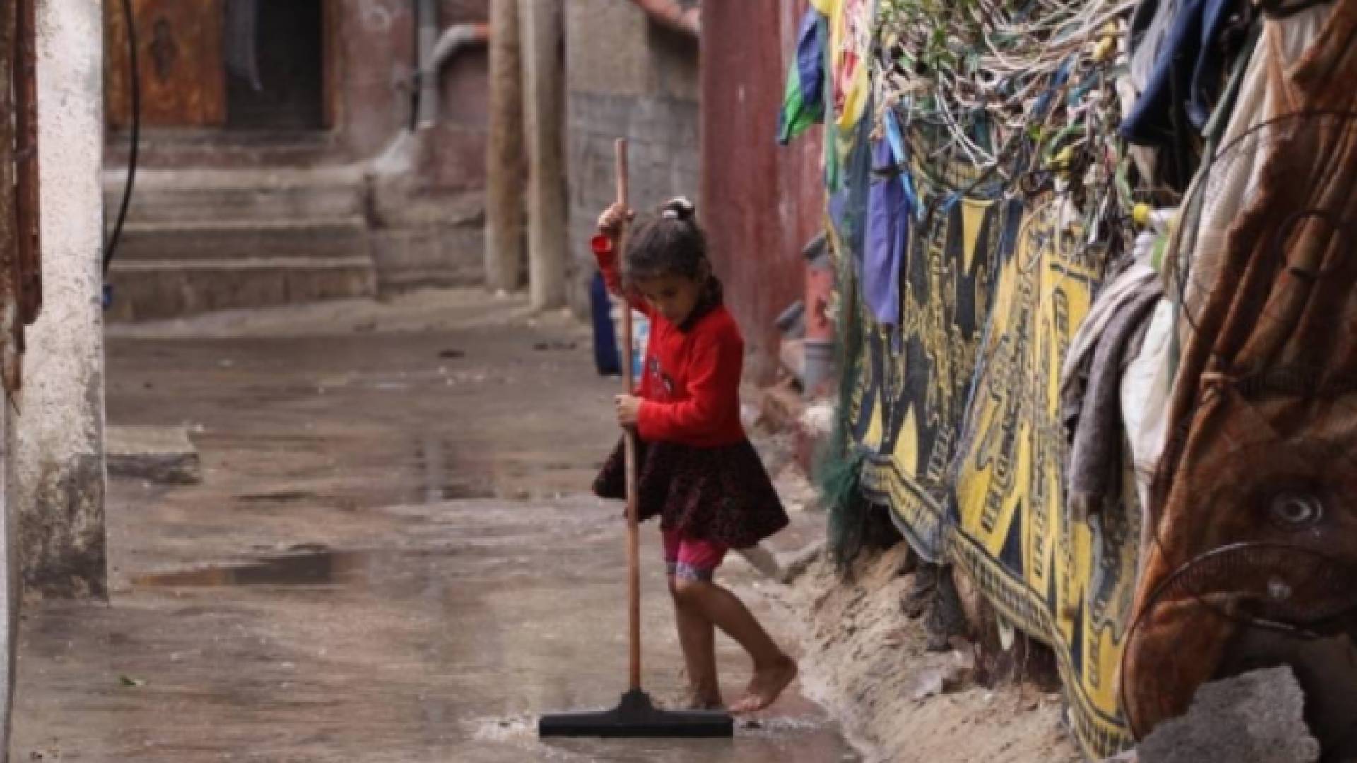 اكثر من نصف السكان دون خط الفقر، ومع معدل بطالة يبلغ 52 بالمئة