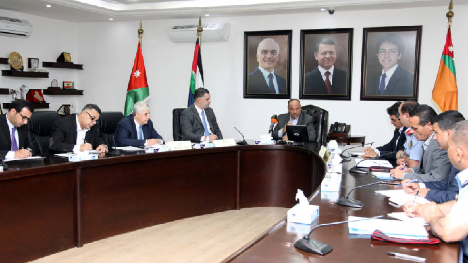 صورة خلال الاجتماع