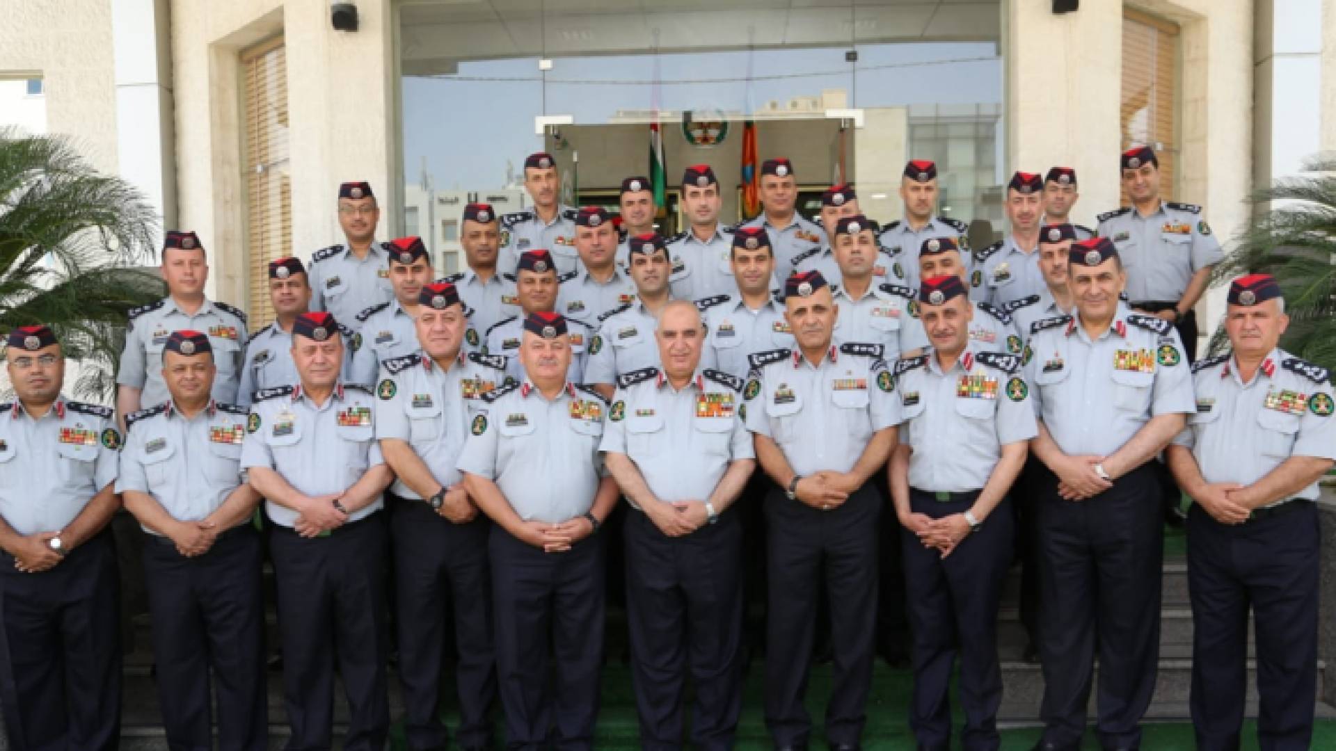 إرادة ملكية بترفيع كوكبة من ضباط الدفاع المدني
