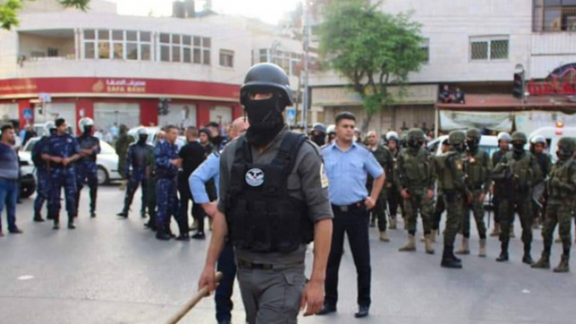 الأمن الفلسطيني يفض تجمعا لعناصر "حزب التحرير" أرادوا إقامة صلاة العيد في الخليل