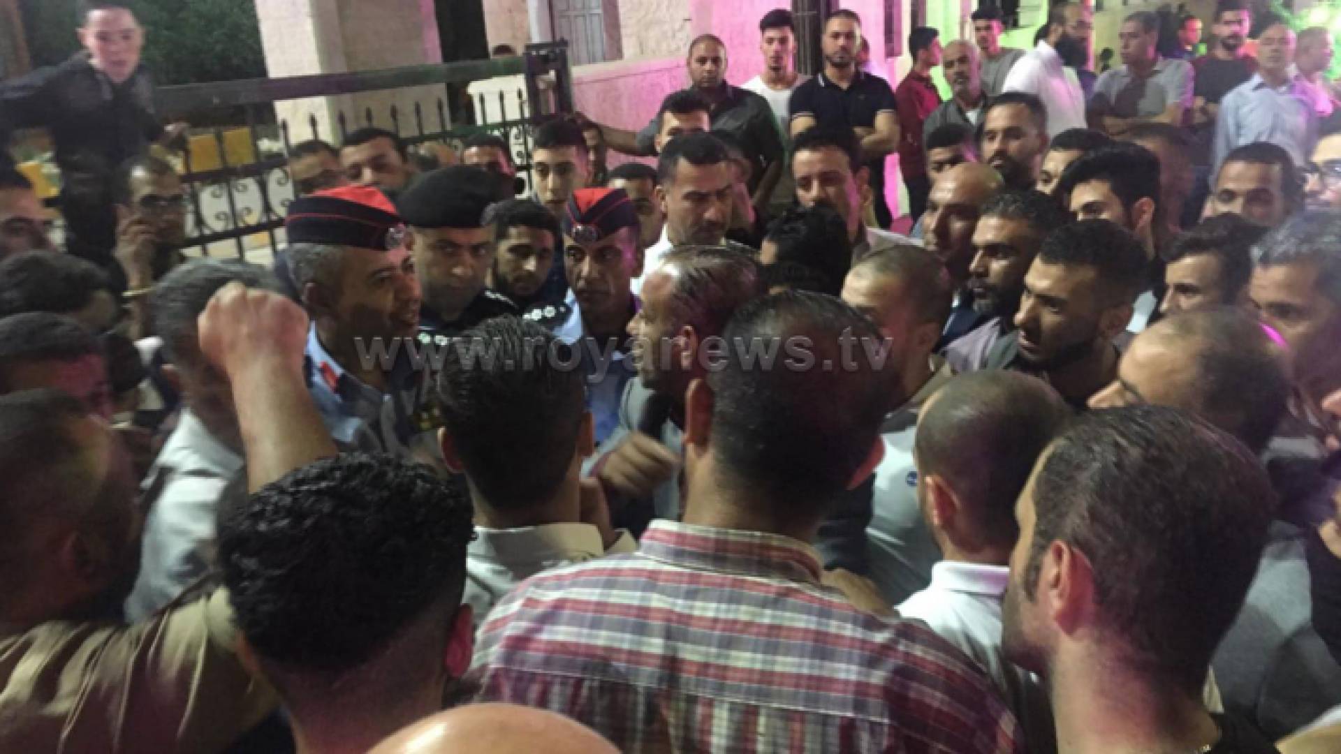 من الاعتصام