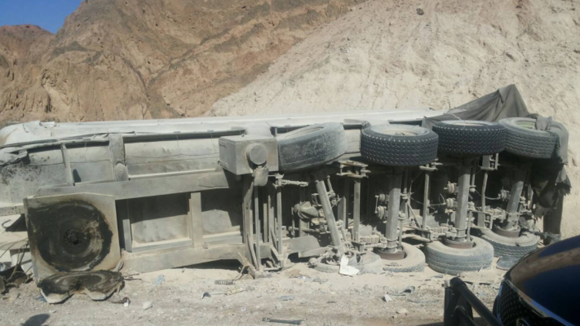 تدهور شاحنة - ارشيفية