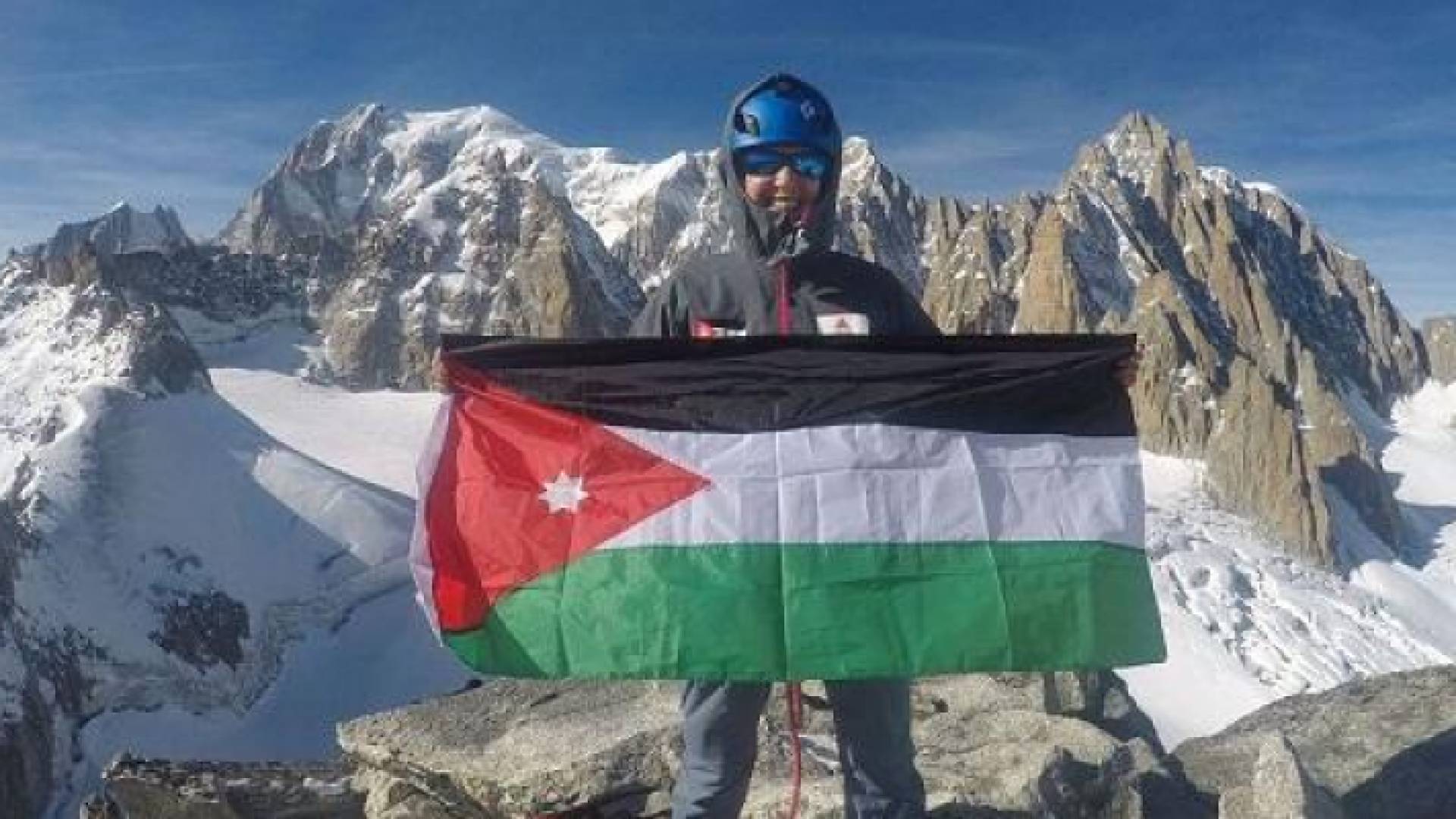 دولورس الشلة أول عربية تتسلق افرست من جهة منطقة التبت