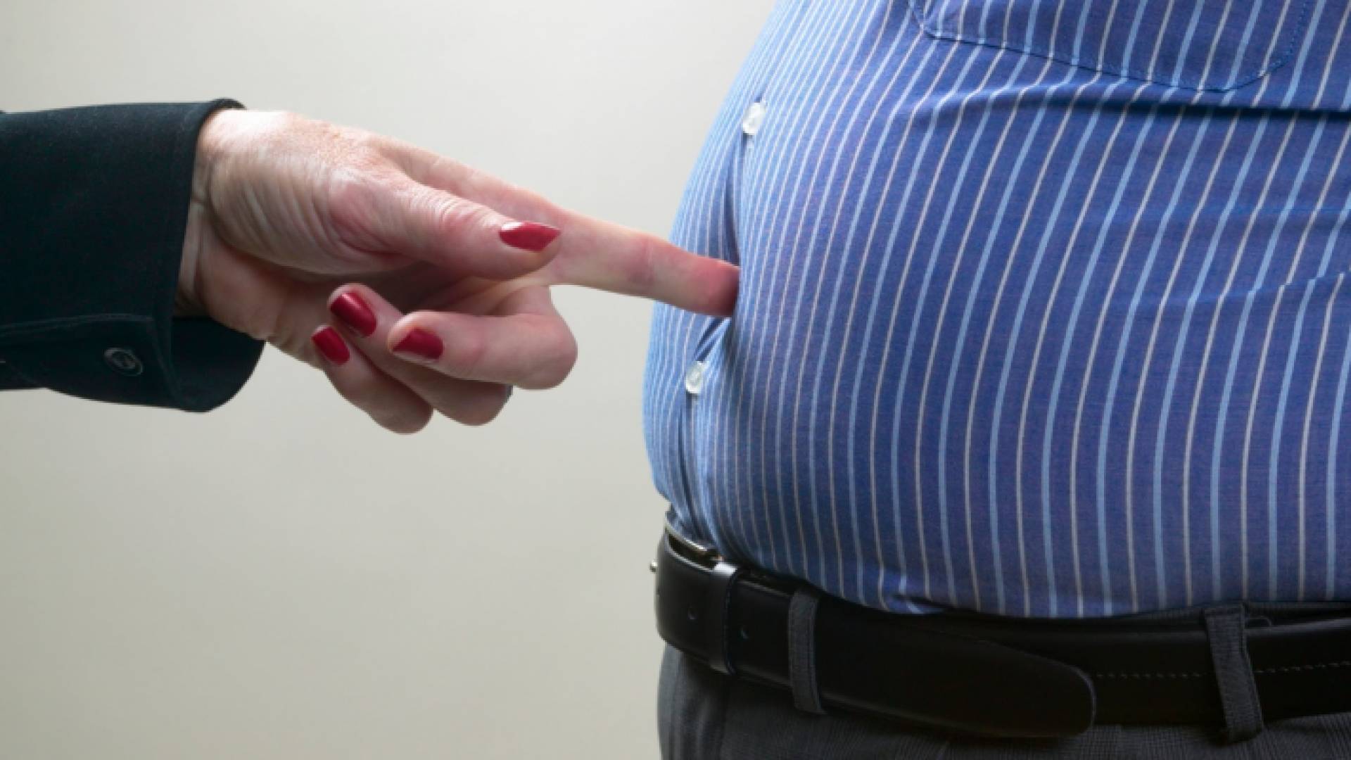 مواد غذائية يساعد تجنبها في التخلص من دهون البطن - ارشيفية