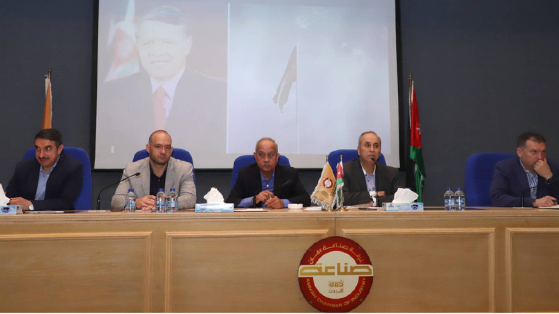 مدير الضريبة يعرض نظام الفوترة على القطاع الصناعي