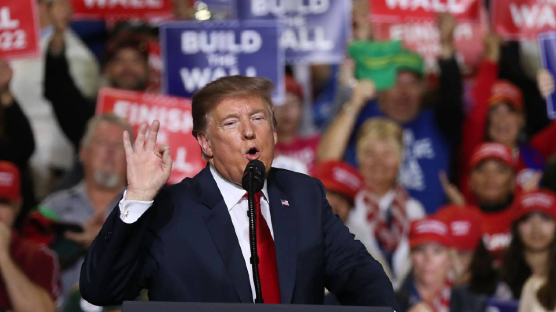 ترمب متحدثا أمام انصاره في فلوريدا - اف ب