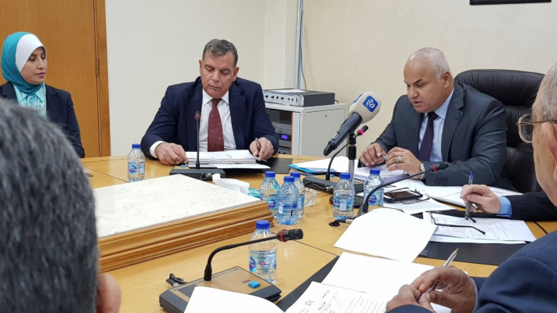 النائب خالد بكار يستهجن صرف 128 مليون دينار حوافز في الوزارة