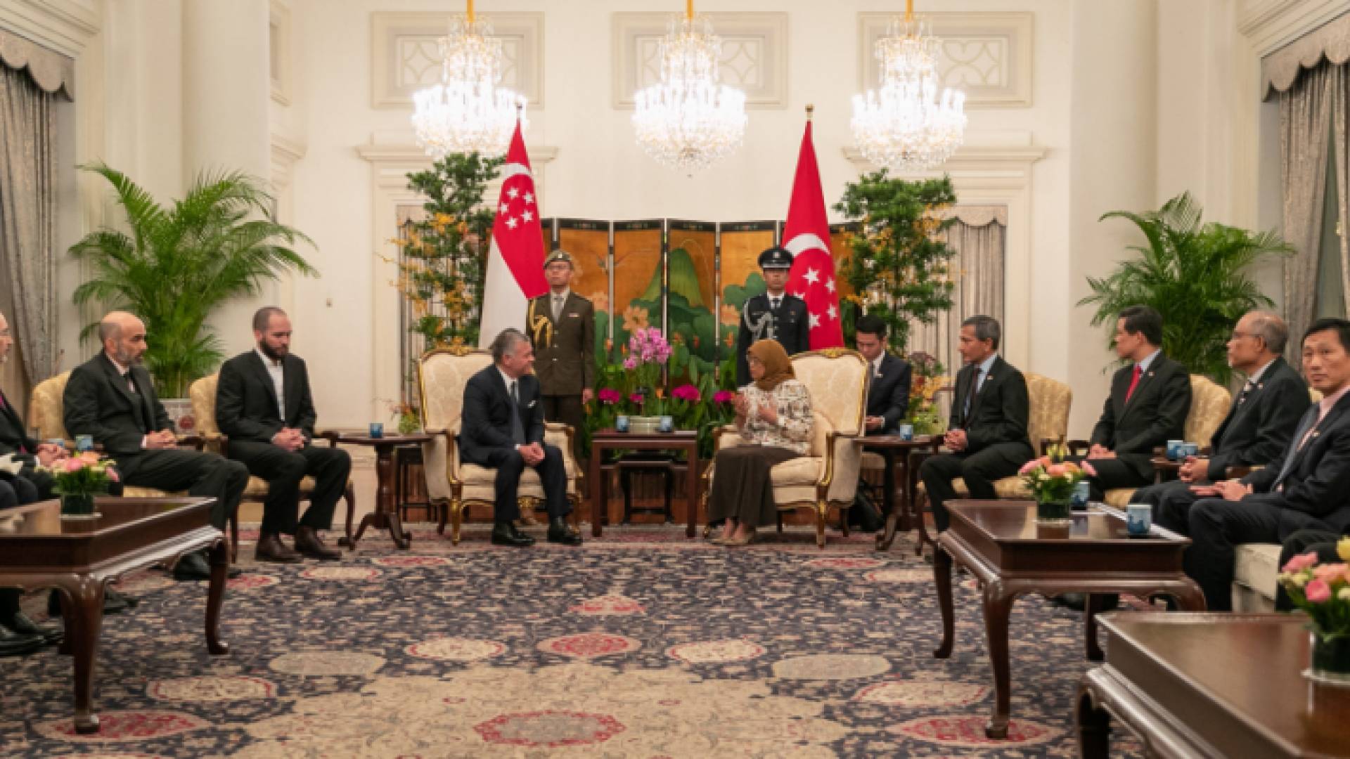 الملك يجري مباحثات مع رئيسة سنغافورة ورئيس الوزراء السنغافوري